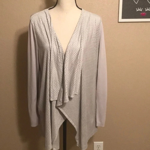 💖Gorgeous drape front sweater 💖
BIN #6 - Picture 1 of 5
